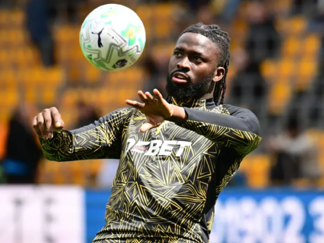 Wolves striker Arokodare joins Ajax on loan