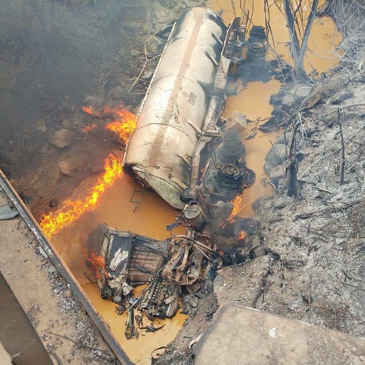 Police divert traffic after crash blocks Accra-Kumasi Highway at Birimso Bridge