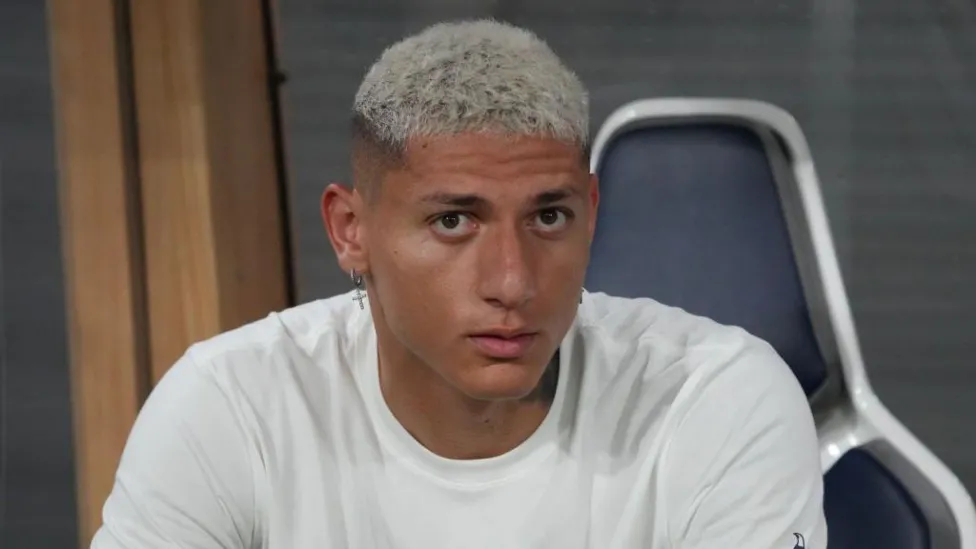 ‘Sometimes he wants to leave’ – De Zerbi on Richarlison’s Spurs future