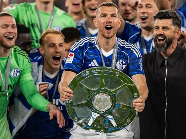 Ex-Man City striker Dzeko, 40, pens new Schalke deal