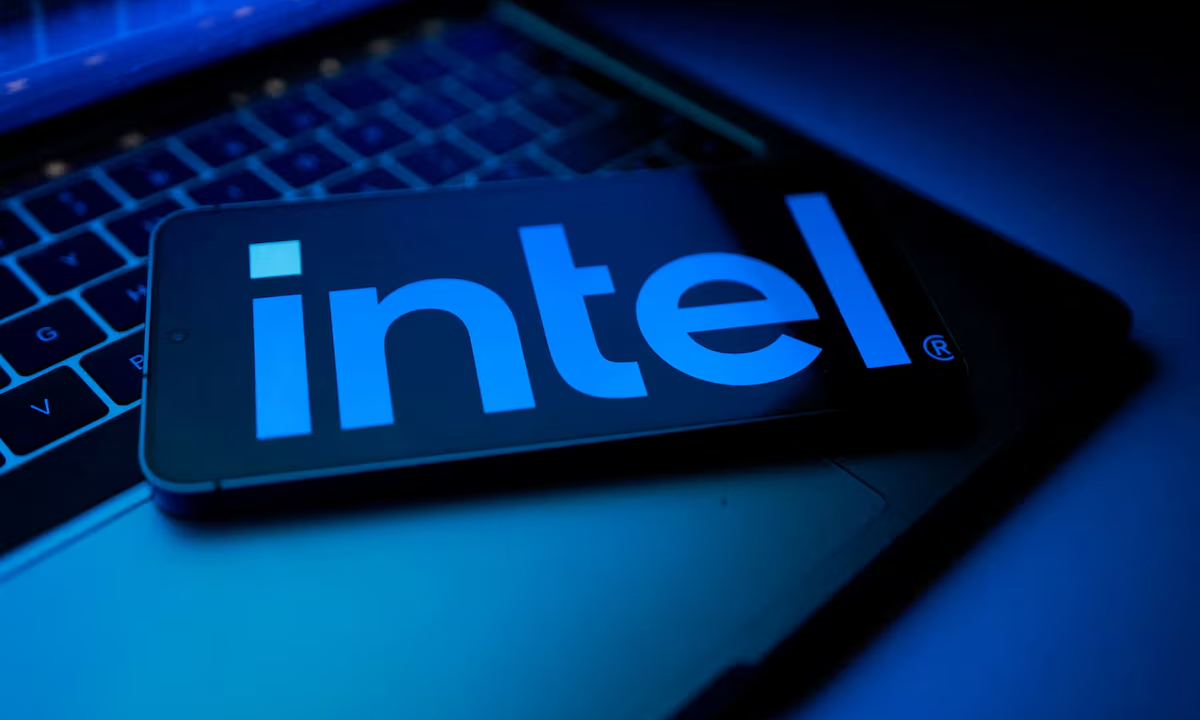 Intel plans $15 billion share sale as turnaround rally lifts stock