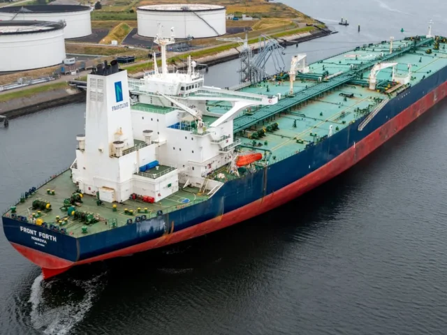 Oil prices slip as Iran-Oman talks progress on Strait of Hormuz deal