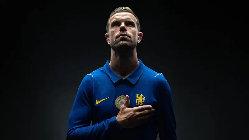 England midfielder Henderson joins Chelsea