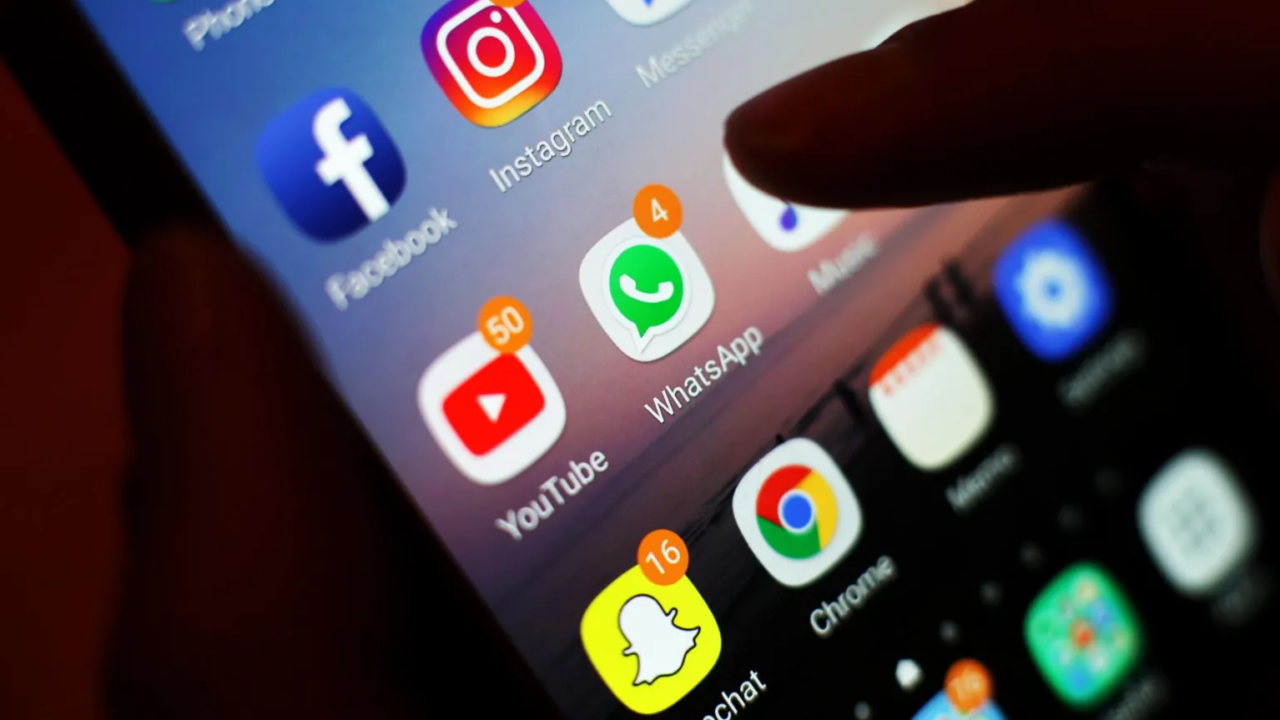 New Zealand to introduce bill for under-16s social media ban