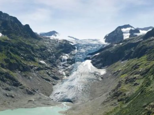 Bodies of two hikers missing for decades found after Swiss glacier melts