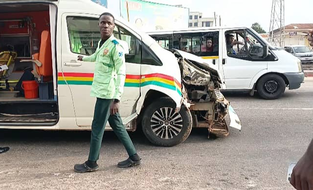 4 vehicles collide at Tech Junction-Top High as ambulance attempts to navigate gridlock