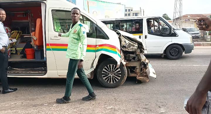 4 vehicles collide at Tech Junction-Top High as ambulance attempts to navigate gridlock