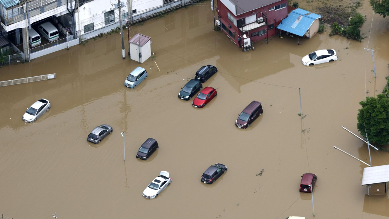 Heavy rain causes flooding near Tokyo that kills 4 and strands travellers
