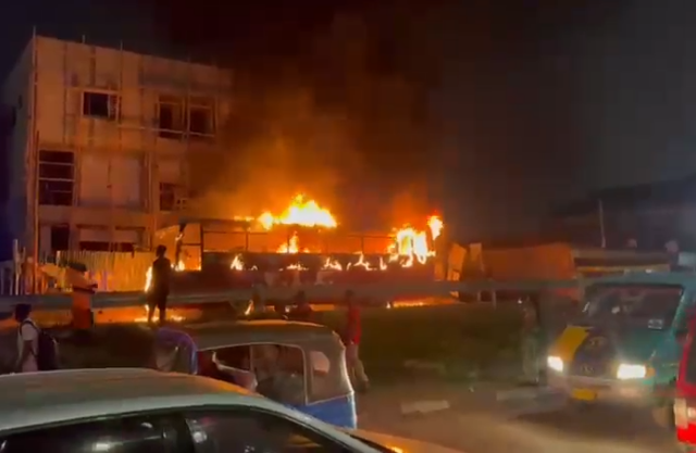 Passengers escape death as VIP travelling from Kumasi to Sunyani catches fire