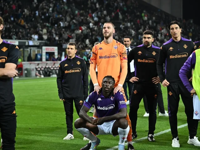Fiorentina consider new contract for David De Gea