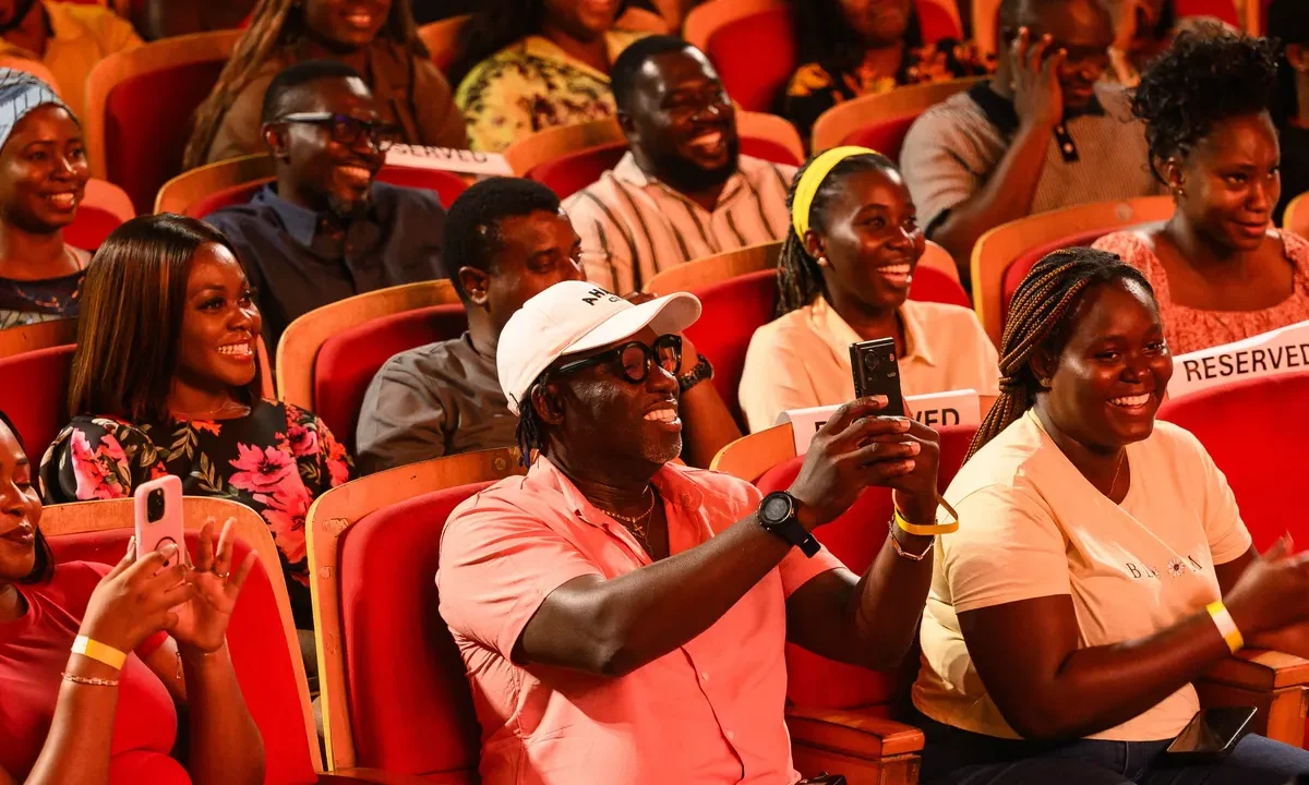 Okokobioko turns life’s struggles into laughter at fourth annual “Comfortably Struggling” comedy special