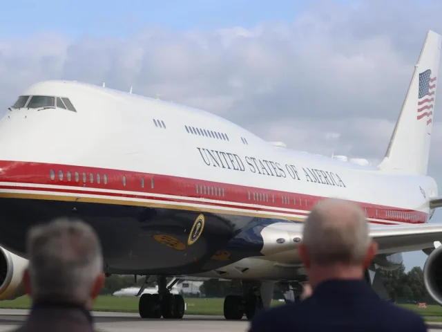 White House bars CNN from travelling with Trump on Air Force One