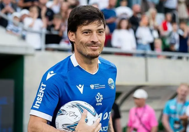 Former Man City player Silva comes out of retirement