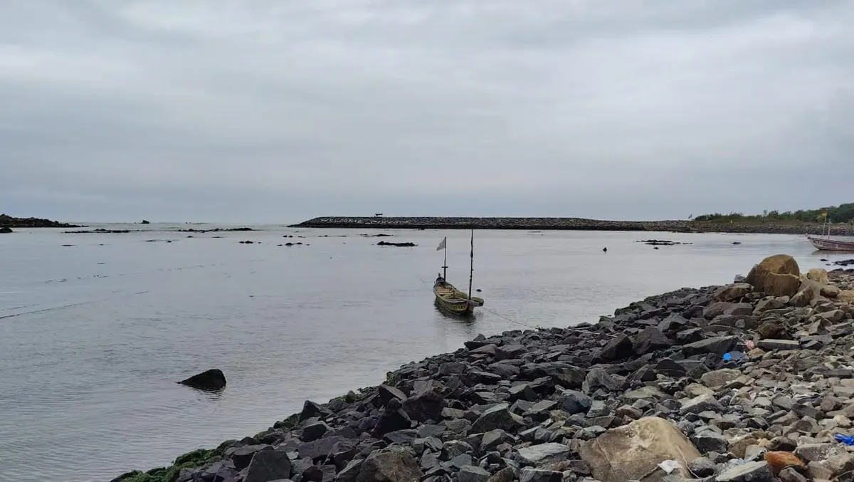 Fishers at Dixcove demand breakwater reconstruction after deadly sea currents claim lives and livelihoods