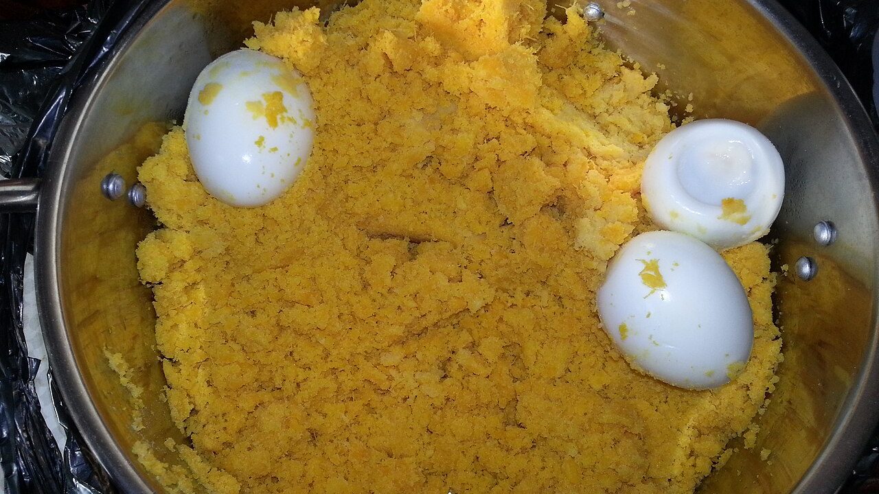 Oto, mashed yam with palm oil