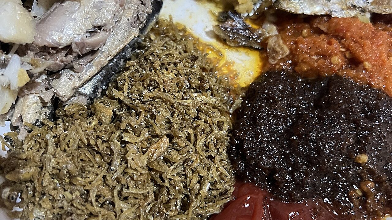 Kenkey with fried fish, sardines and shito
