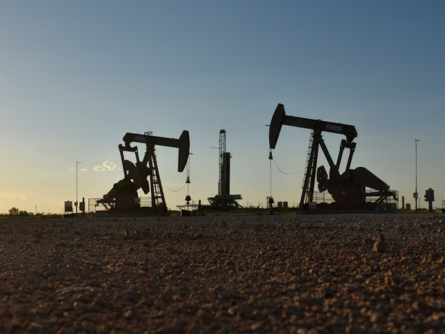 Oil prices climb as traders weigh Saudi supply risk, Russian diesel flow